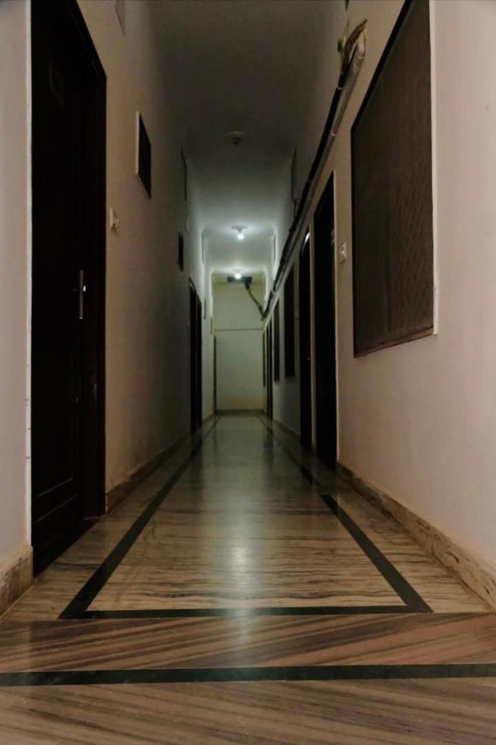 Backpackers Karma Home Stay Кхаджурахо Экстерьер фото