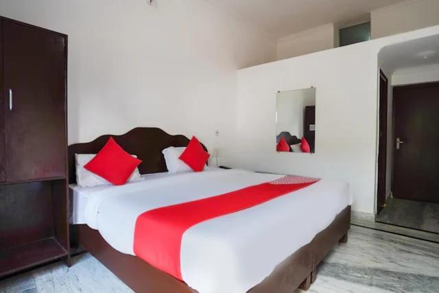 Backpackers Karma Home Stay Кхаджурахо Экстерьер фото
