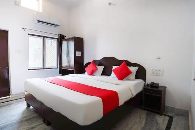 Backpackers Karma Home Stay Кхаджурахо Экстерьер фото